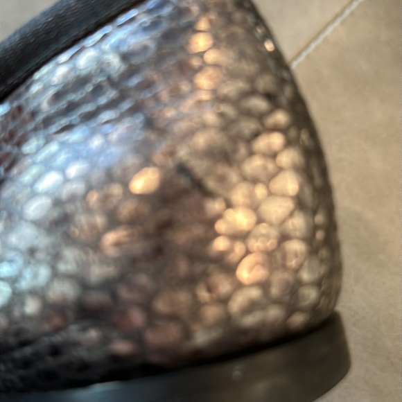 Stuart Weitzmam Pewter Snake Embossed Ballet Flats Size 7.5 - Picture 10 of 11
